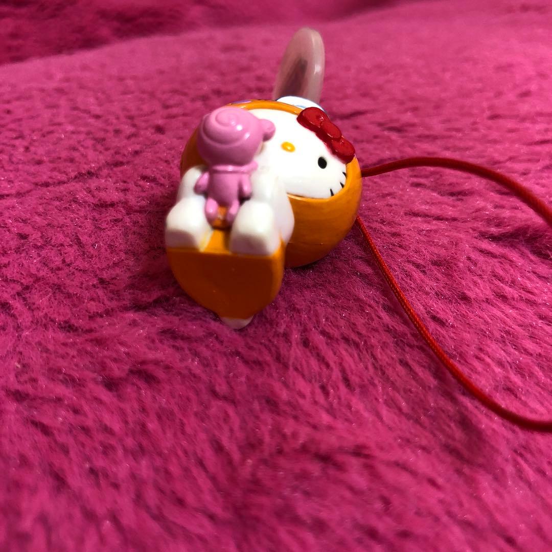 人気　たまごっち　なりきり　ハローキティ　めめっち キーホルダー　サンリオ