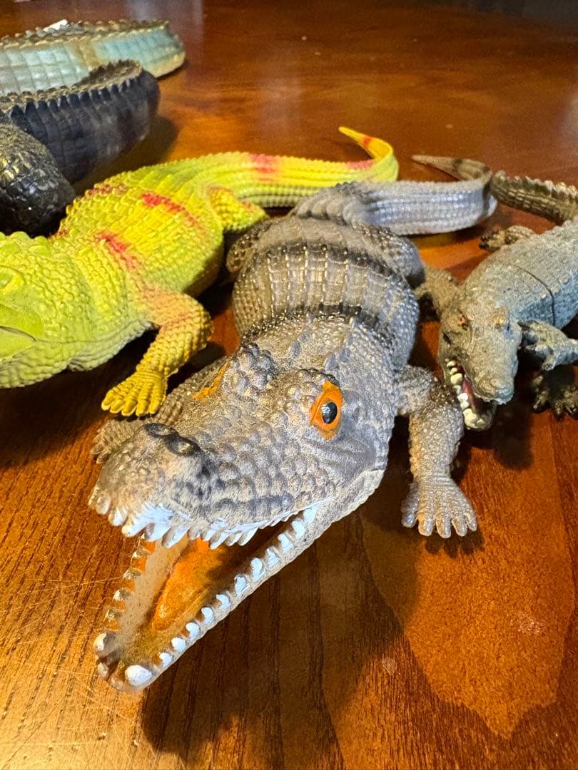 ワニフィギュア 7体セット　大型75センチ