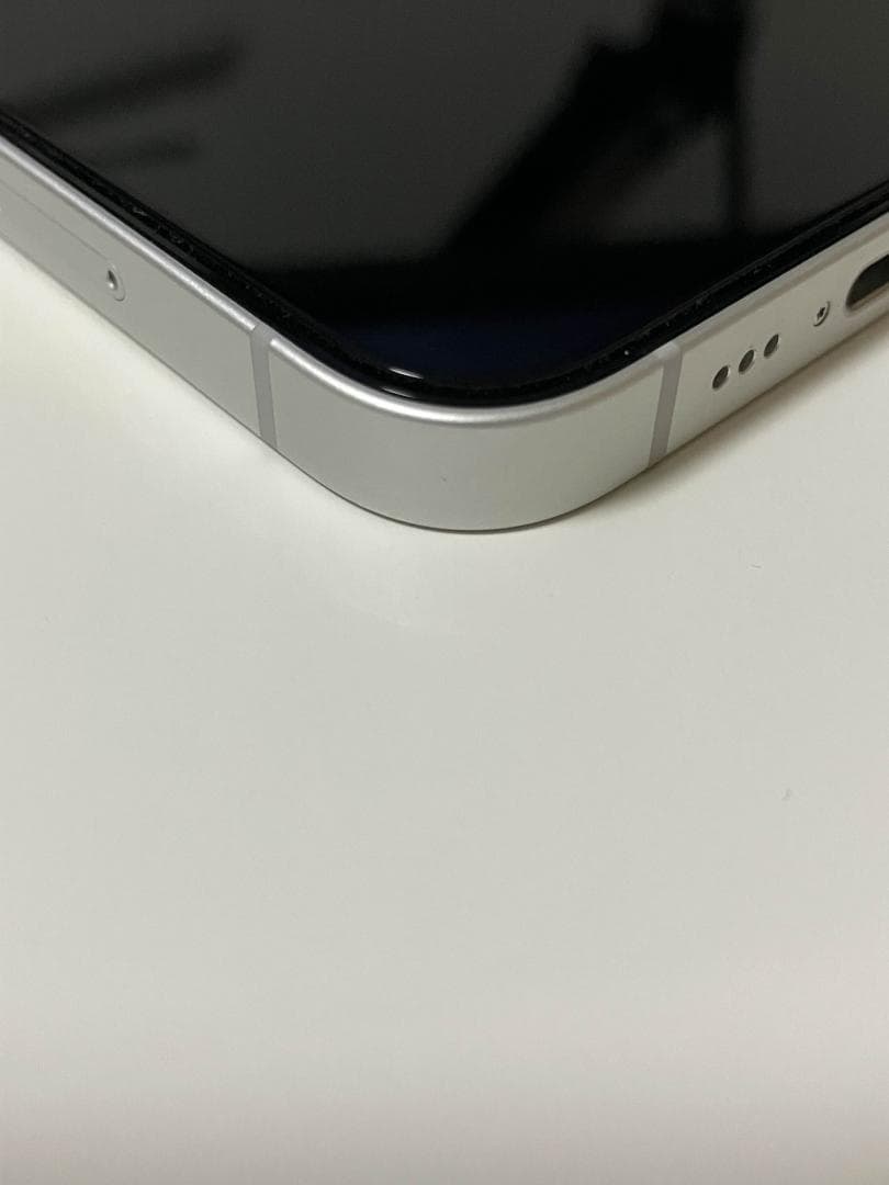 【保証あり美品】iPhone 16e 128GB ホワイト SIMフリー