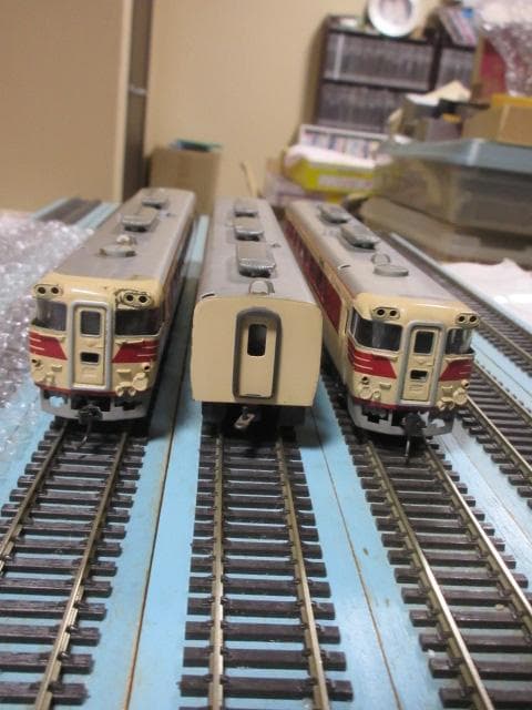 国鉄　キハ80系 気動車 ３両セット HOゲージ　(金属製 /カツミ製）