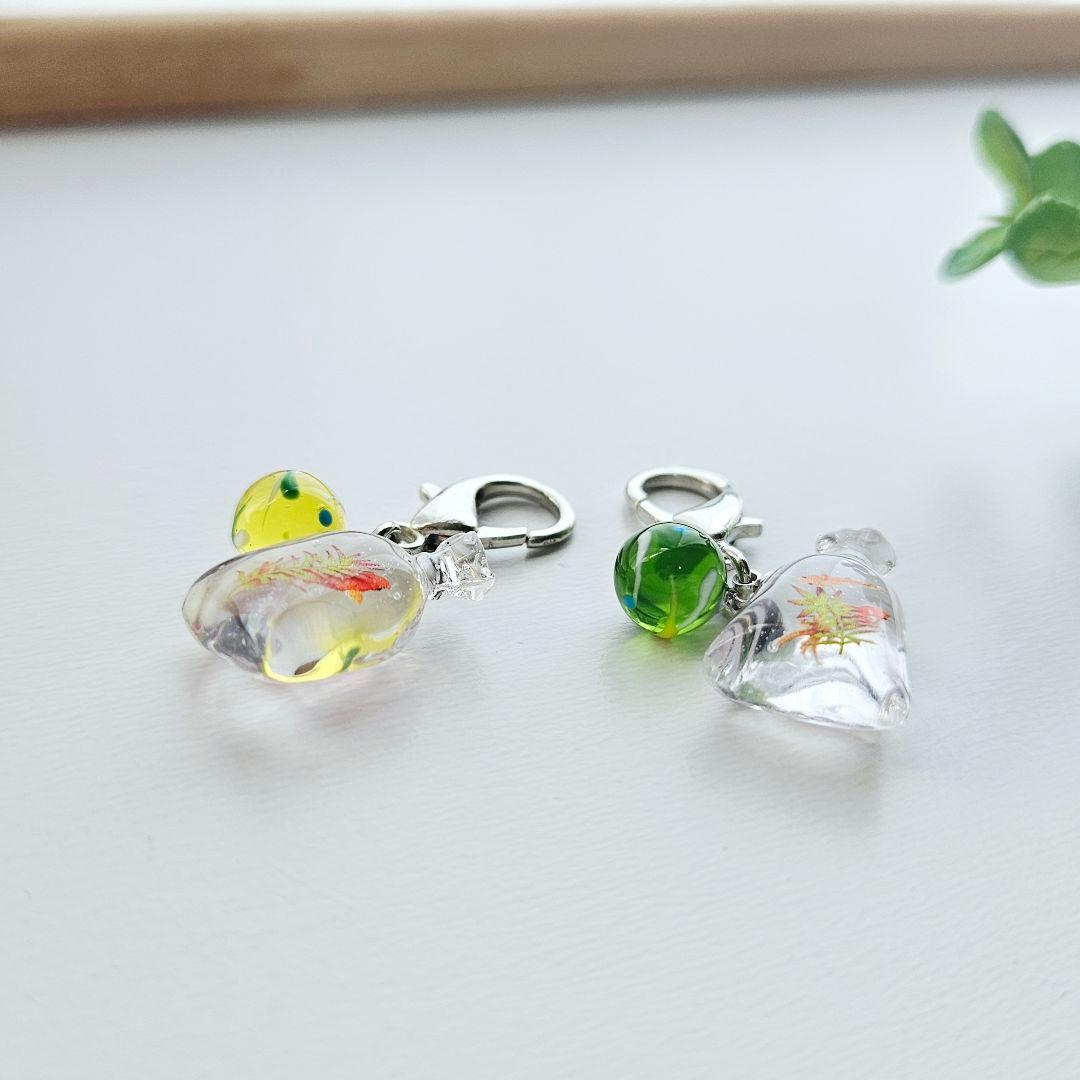 小さな金魚すくい袋と水ヨーヨーのチャーム ✾s327［縁日/和装/小緑黄］