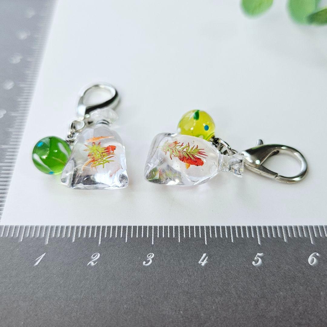 小さな金魚すくい袋と水ヨーヨーのチャーム ✾s327［縁日/和装/小緑黄］