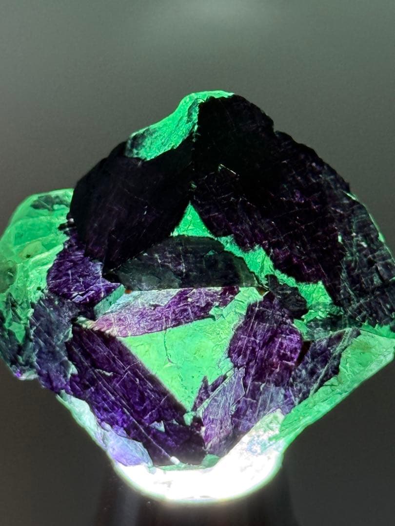 フローライト　エンジェルポケット　オコルス産　原石　鉱物　標本　天然石　蛍石