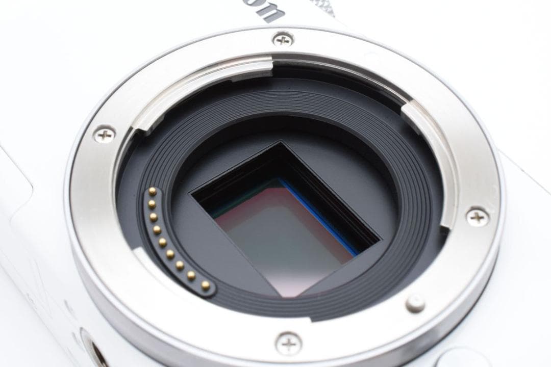 美品 Canon EOS M10 ホワイト レンズセット 充電器付き