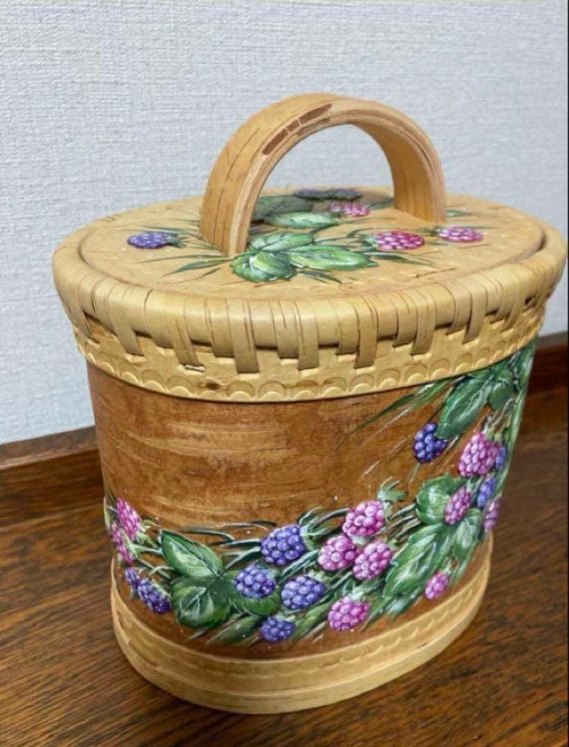 ロシア雑貨☆白樺工芸ベレスタ収納box ラズベリー&ブラックベリーマトリョーシカ