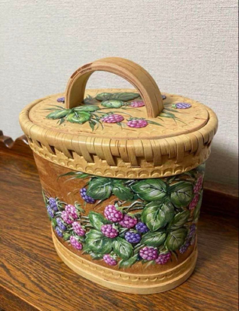 ロシア雑貨☆白樺工芸ベレスタ収納box ラズベリー&ブラックベリーマトリョーシカ