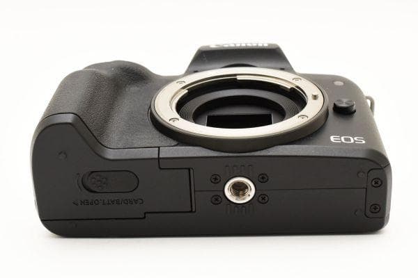 キャノン Canon EOS Kiss M ダブルレンズキット SDカード付