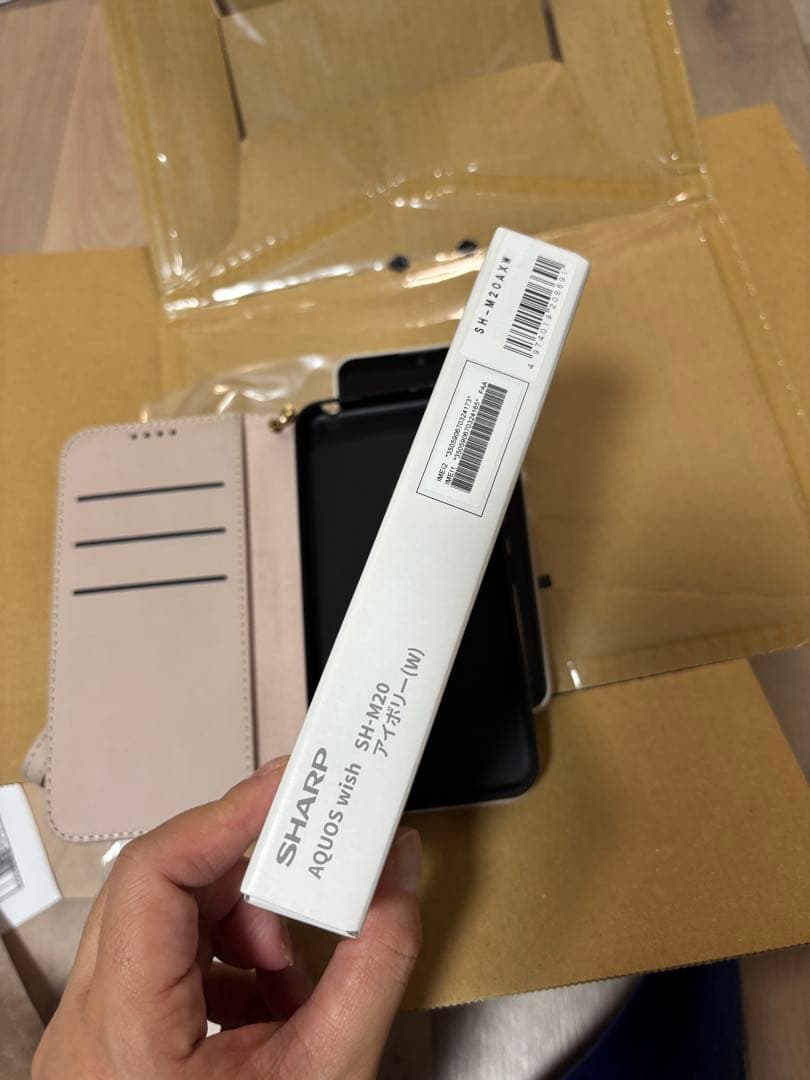 ほぼ新品・手帳型ケース付き/SHARP AQUOS wish SIMフリー
