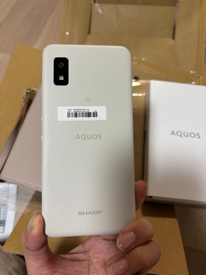 ほぼ新品・手帳型ケース付き/SHARP AQUOS wish SIMフリー