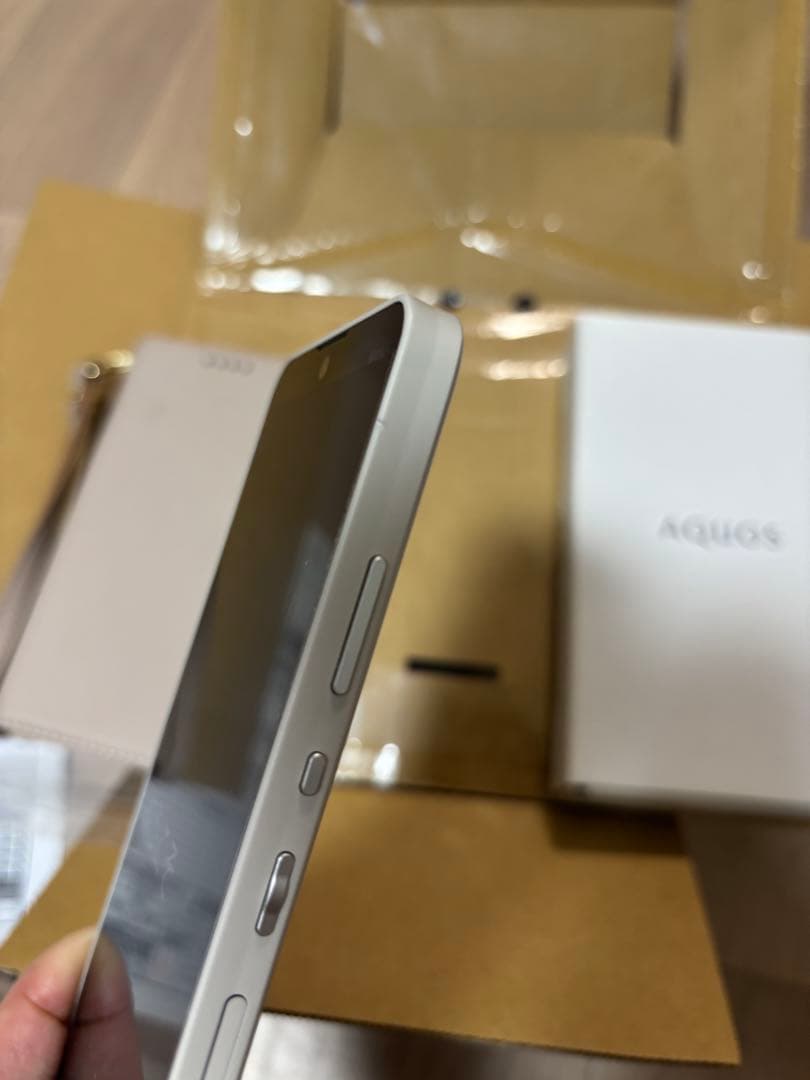 ほぼ新品・手帳型ケース付き/SHARP AQUOS wish SIMフリー