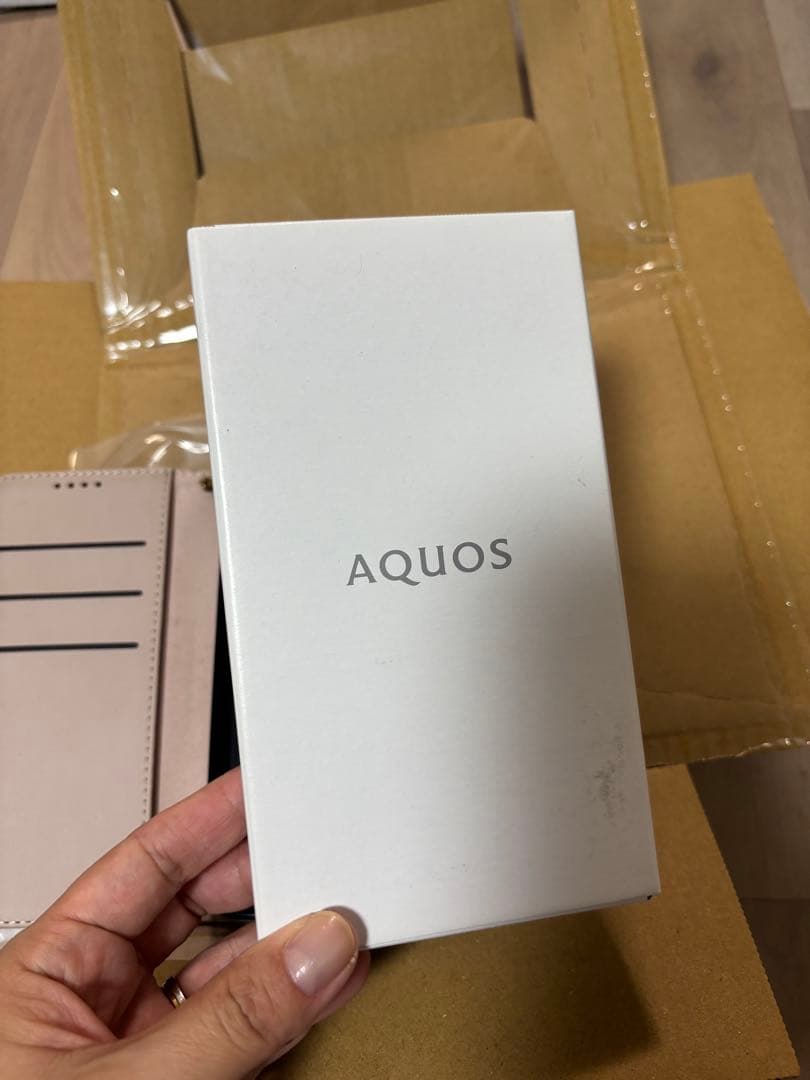 ほぼ新品・手帳型ケース付き/SHARP AQUOS wish SIMフリー