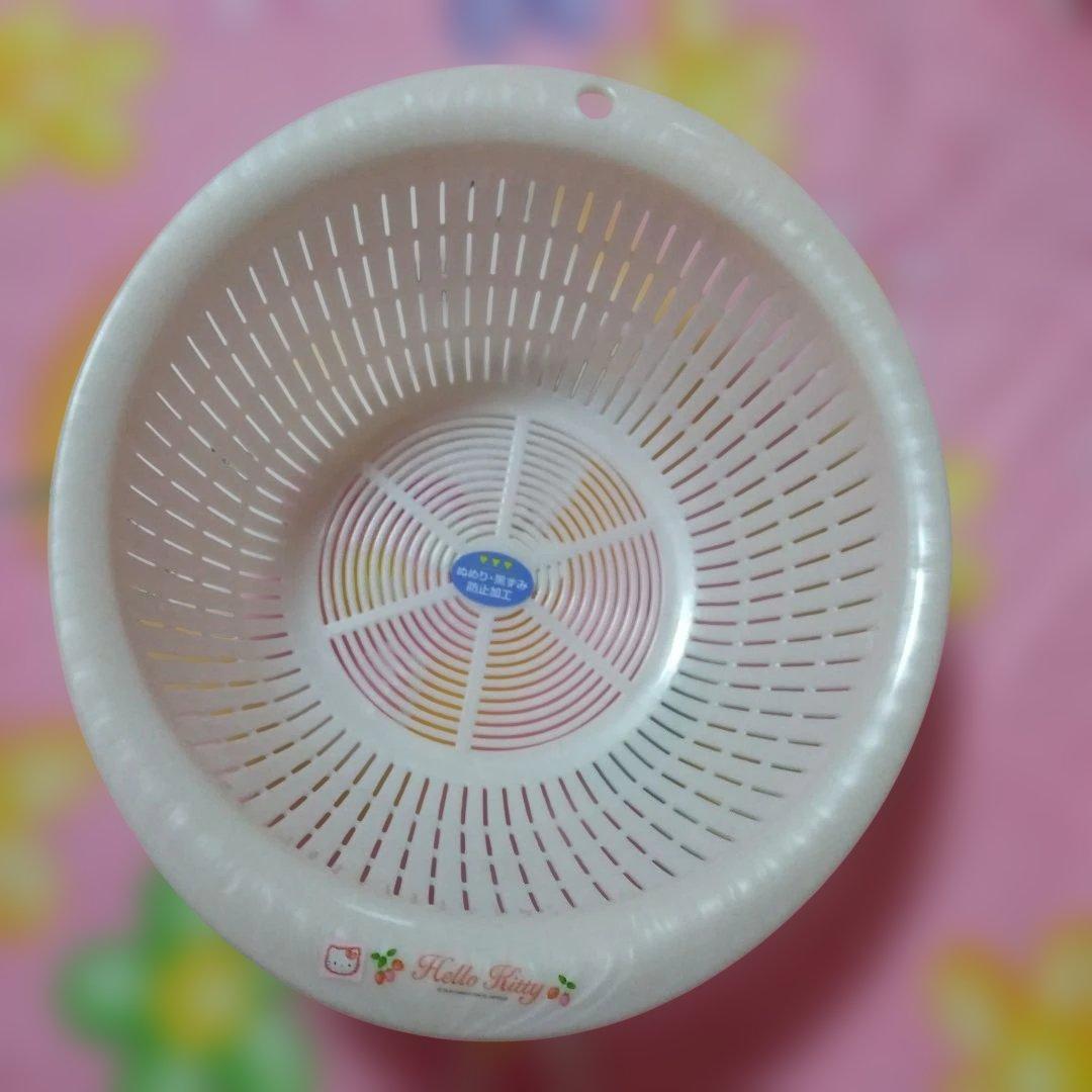 サンリオ　ハローキティ　野いちご　ザル　ざる　大きなサイズ　未使用　レトロ