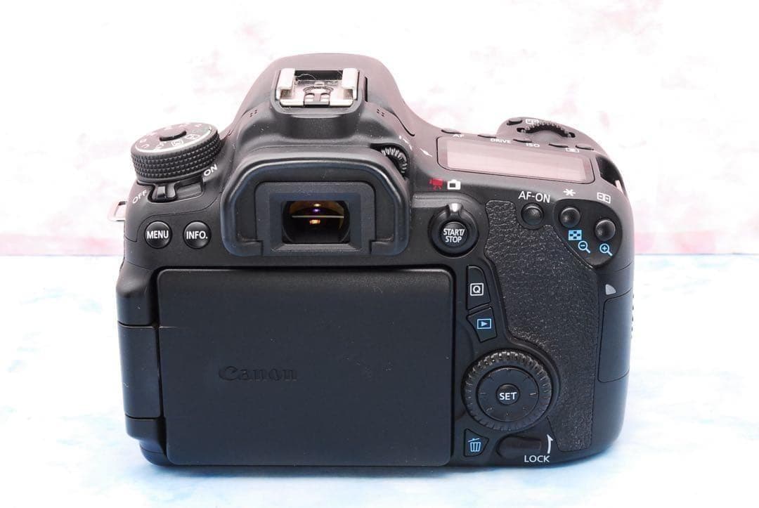 キャノン EOS 70D◎一眼レフカメラ◎Wi-Fi◎超望遠レンズ付Wレンズ