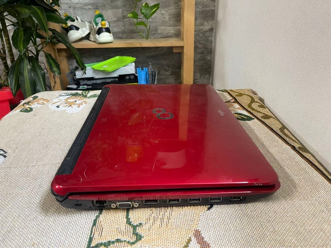 すぐ使える初心者向ノートパソコン　ネットも事務も　カメラ