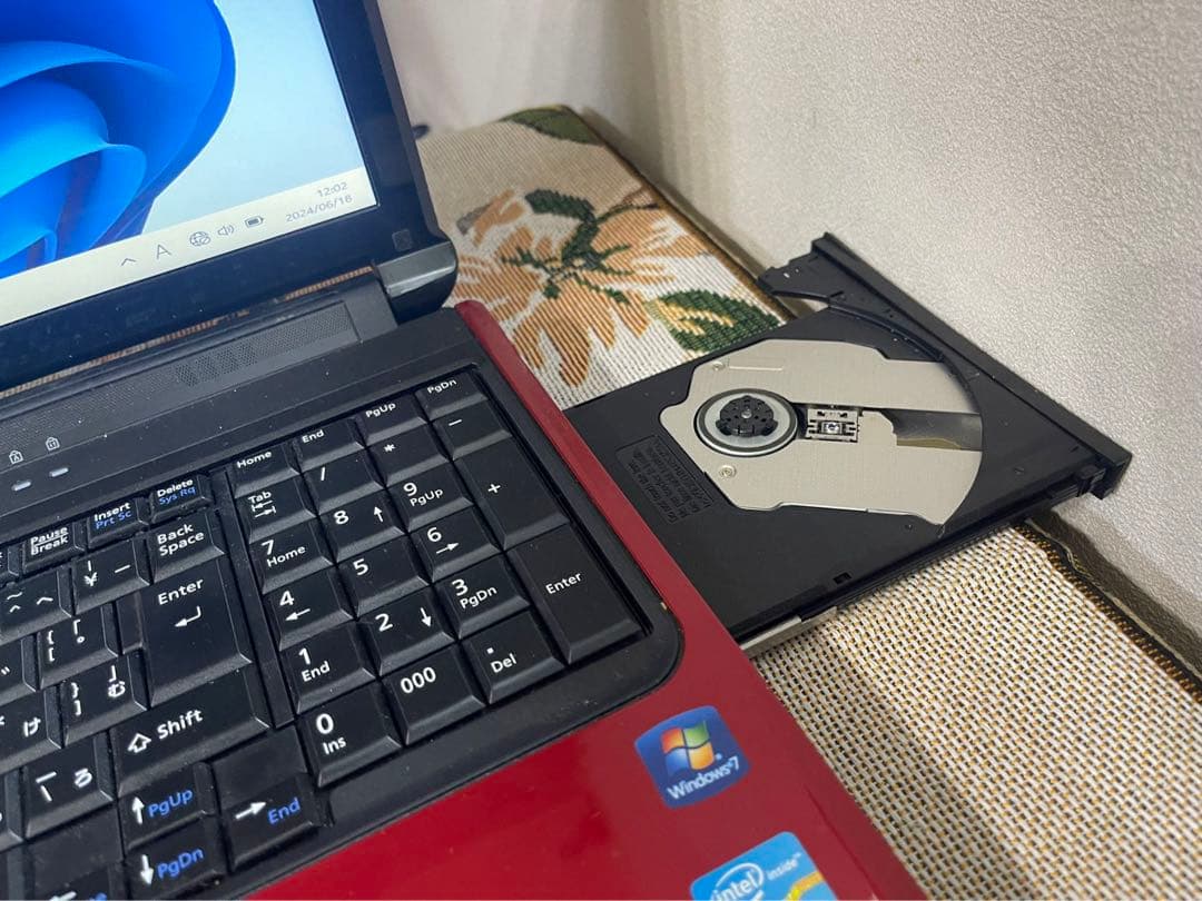 すぐ使える初心者向ノートパソコン　ネットも事務も　カメラ