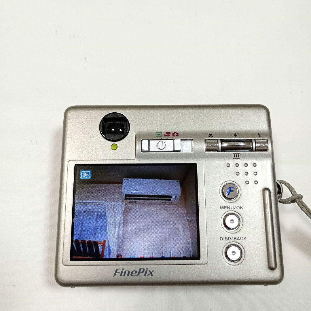 【美品】FUJIFILM FinePix F450☆デジカメ☆シルバー　中古