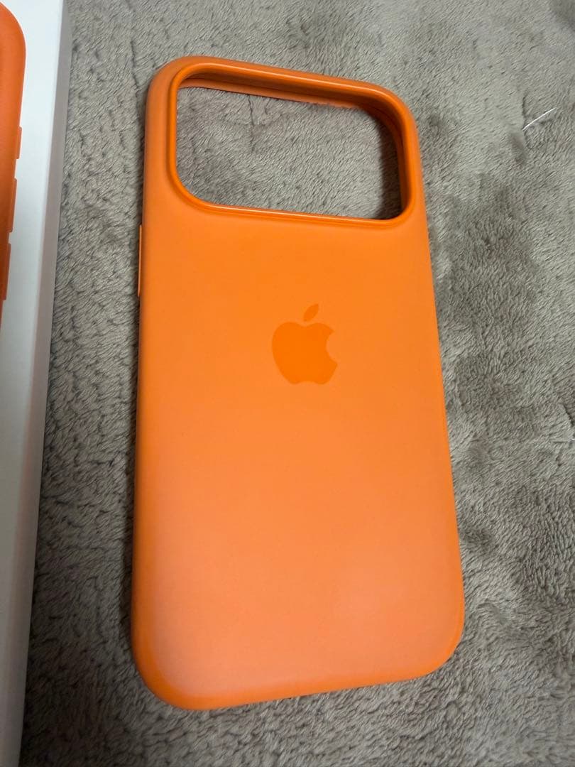 MagSafe対応iPhone 17 Pro シリコーンケース - オレンジ