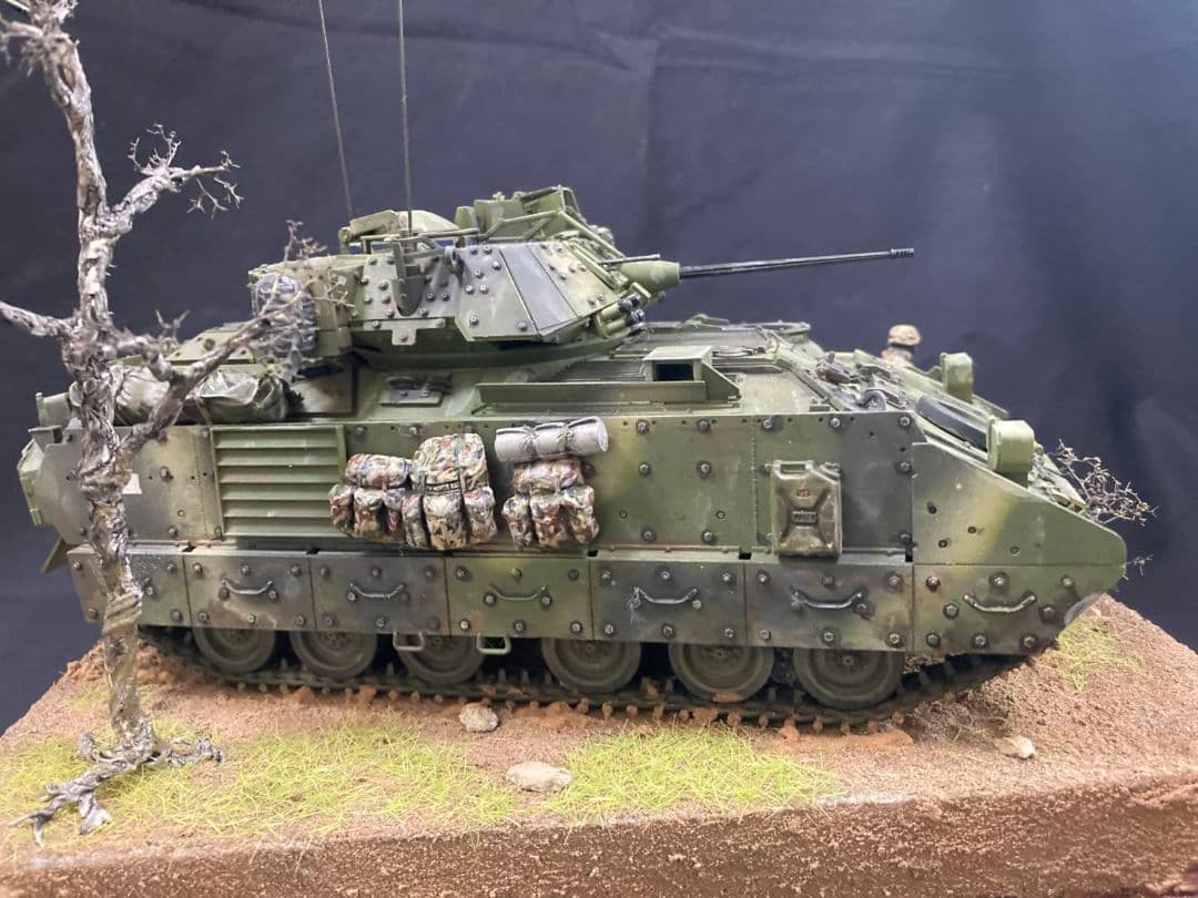 M2A2 ブラッドリー　　ミリタリー　ジオラマ