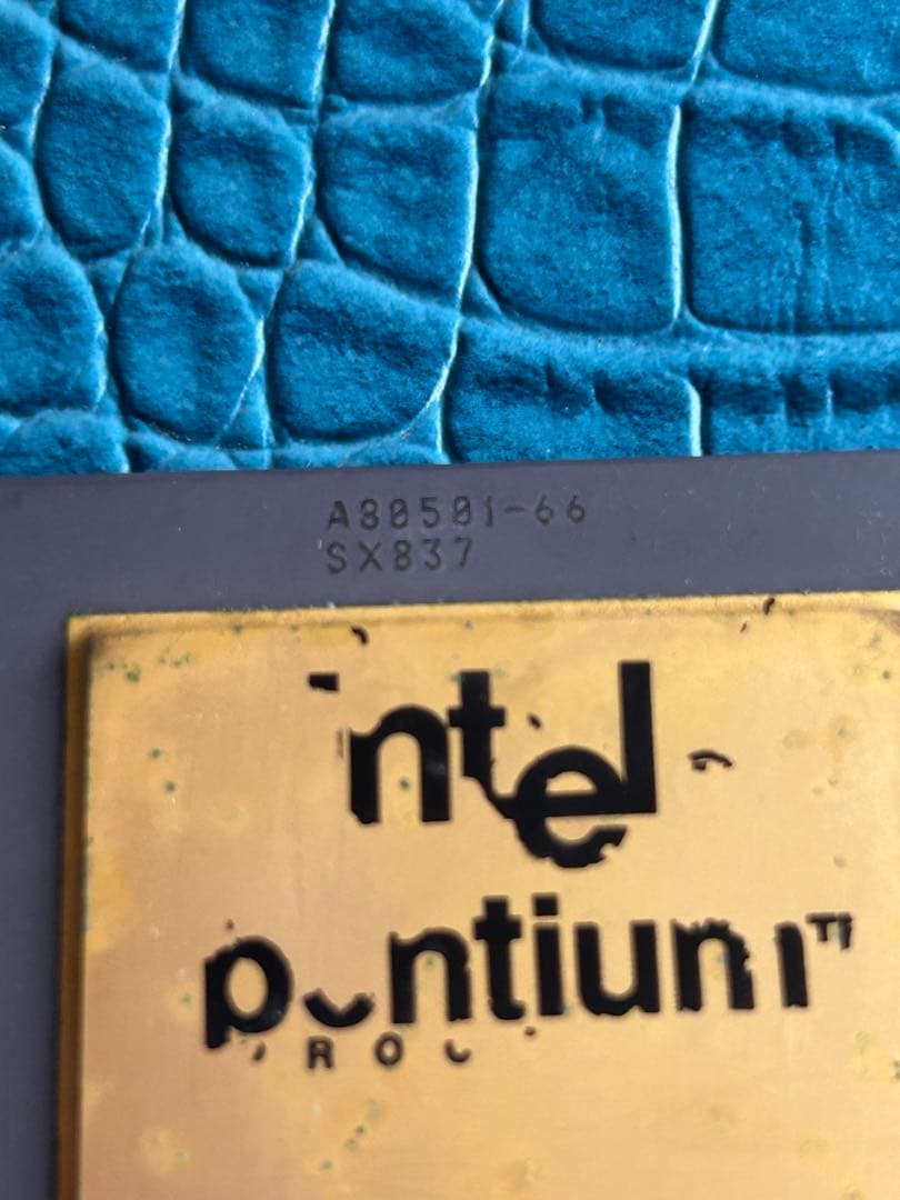 Intel Pentium 初期のP5マイクロアーキテクチャ世代 重量62.4g