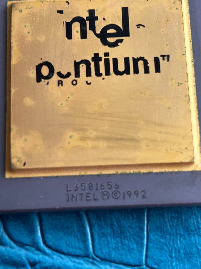 Intel Pentium 初期のP5マイクロアーキテクチャ世代 重量62.4g