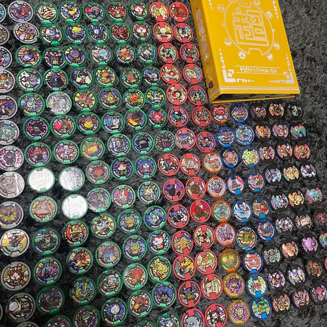 《美品》《希少品あり》値下げ可　妖怪メダル227枚まとめ売り　妖怪大辞典付き