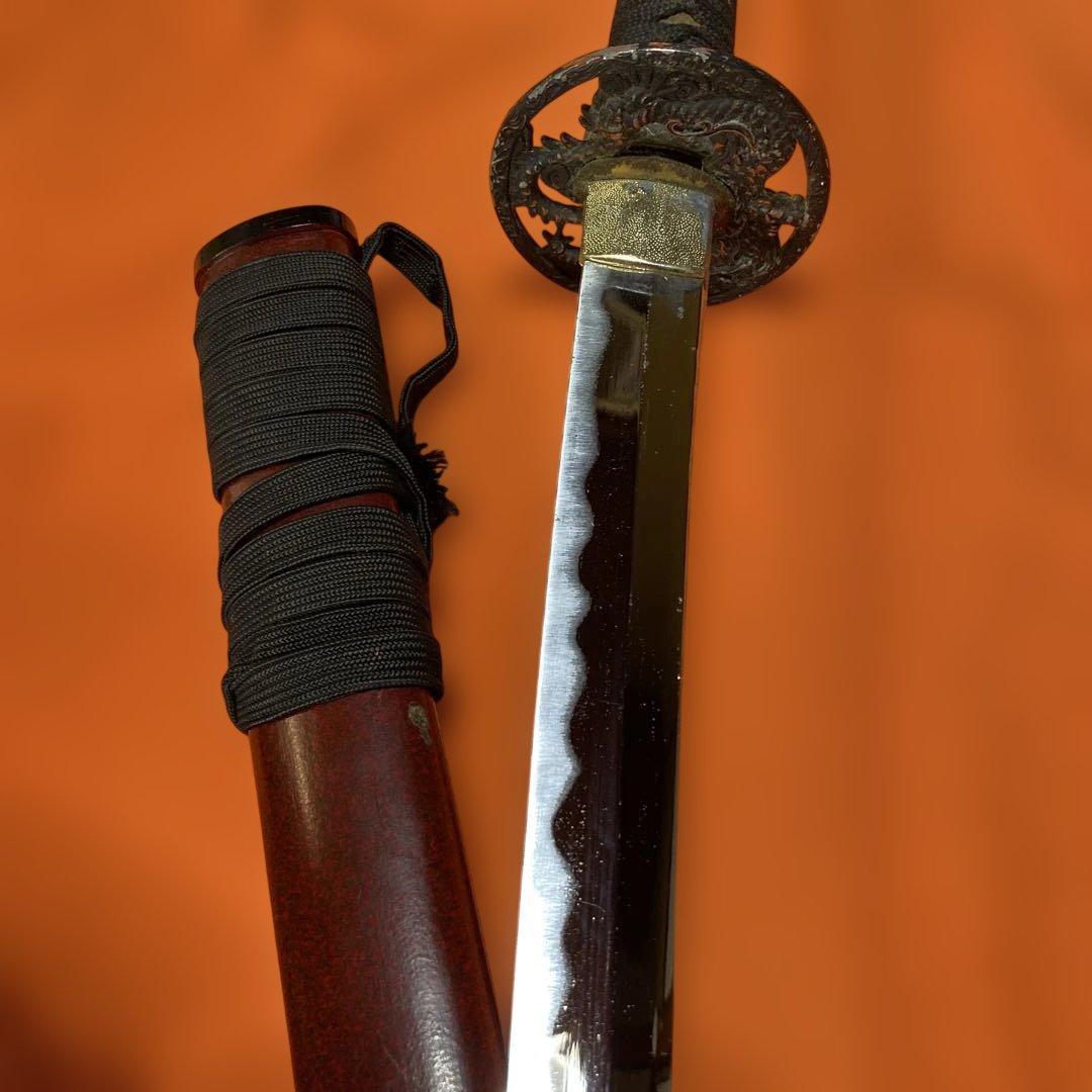 割安模造刀 黒柄 龍彫透し丸鍔 鳳凰図金口金尻小豆鞘