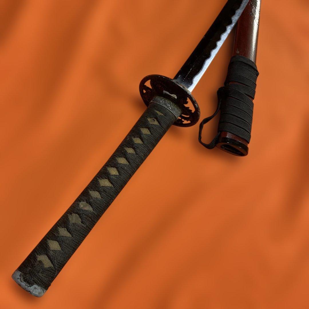 割安模造刀 黒柄 龍彫透し丸鍔 鳳凰図金口金尻小豆鞘