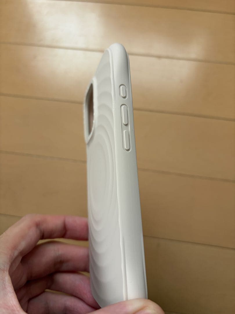 【早い者勝ち】CASETiFY ウェーブシリコン iPhone17 オーツ