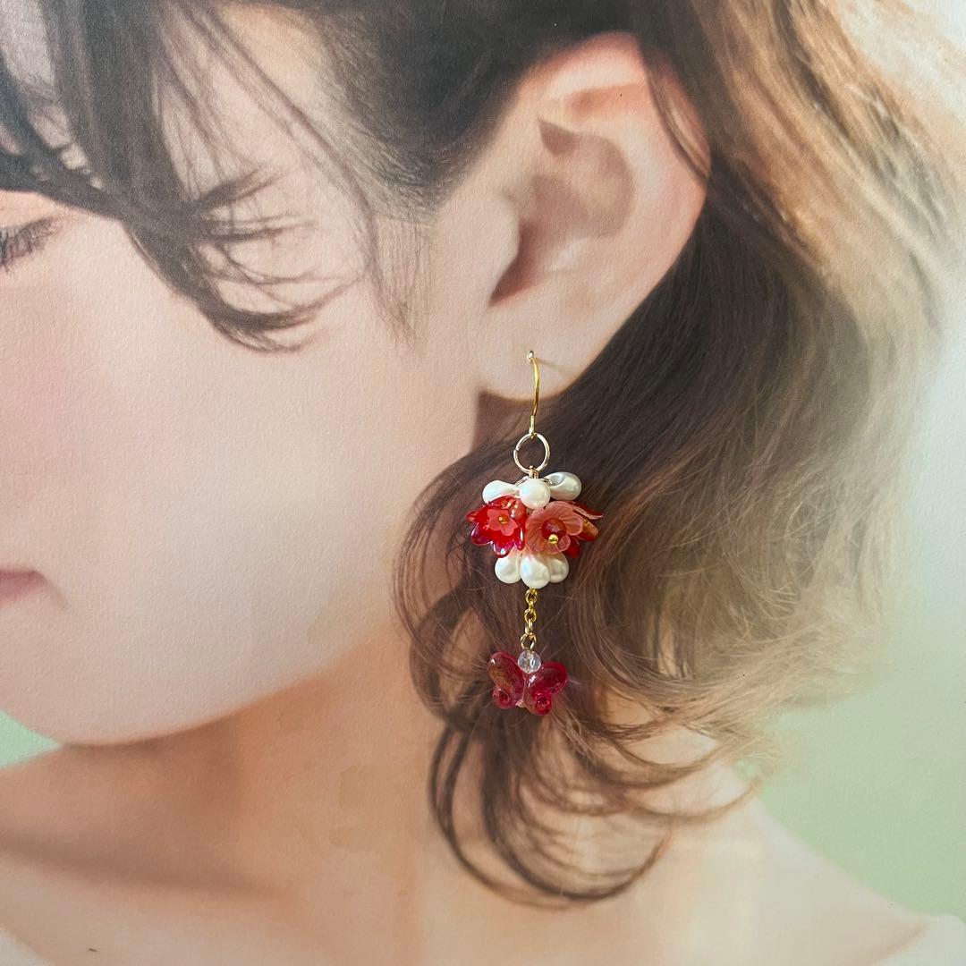 ☆❤️ 蝶々　蝶　花　じゃらじゃら　パール　ピアス　イヤリング