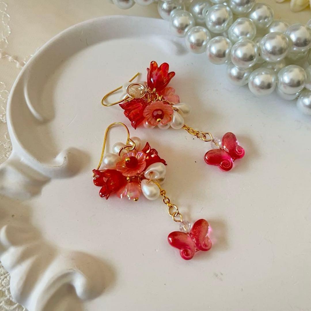 ☆❤️ 蝶々　蝶　花　じゃらじゃら　パール　ピアス　イヤリング
