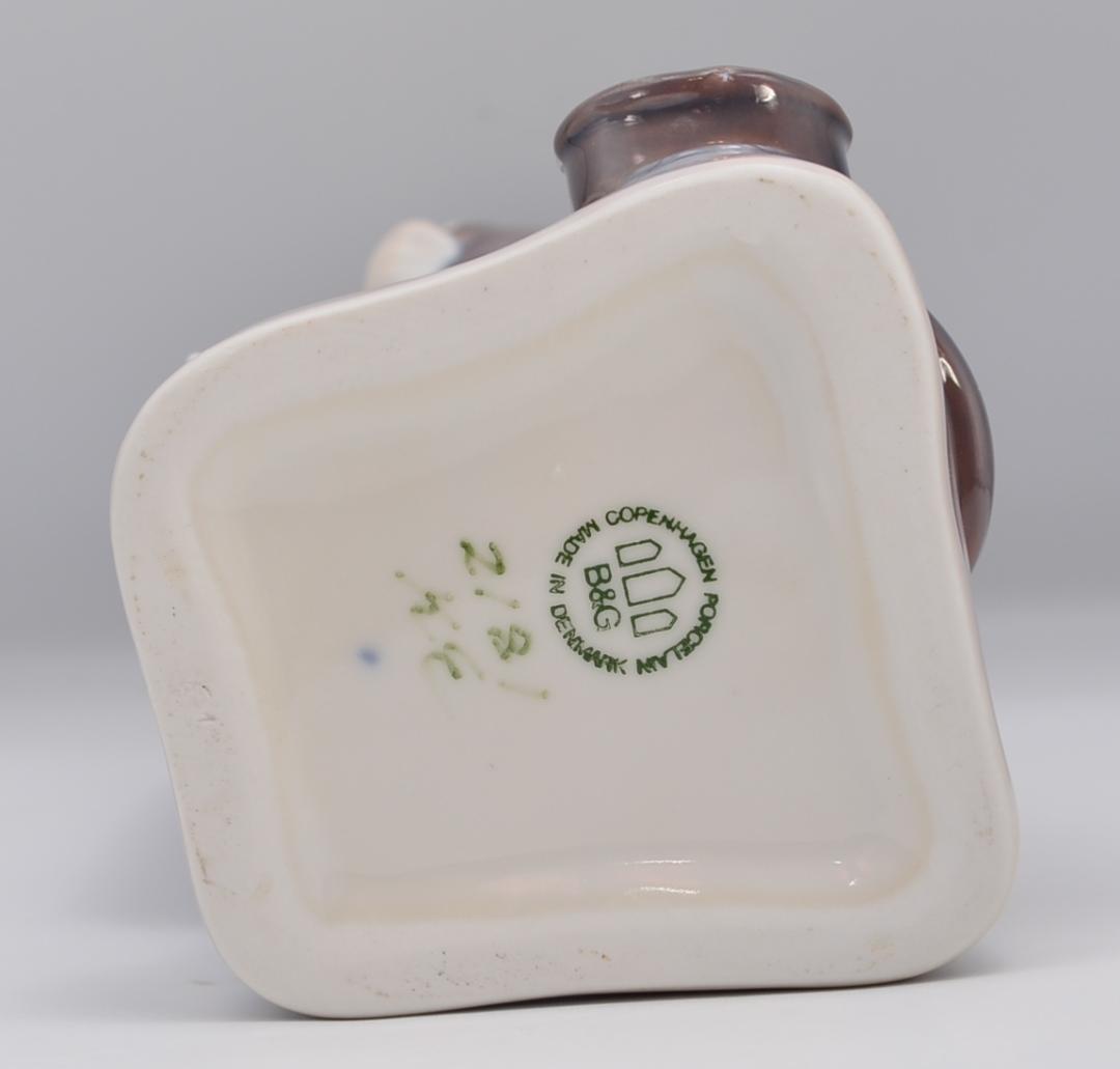 牛乳しぼりの女性　＃2181　★B＆G（ロイヤルコペンハーゲン）　デンマーク