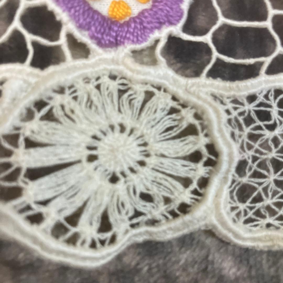 ハンガリーカロチャ刺繍が施されたテーブルランナー