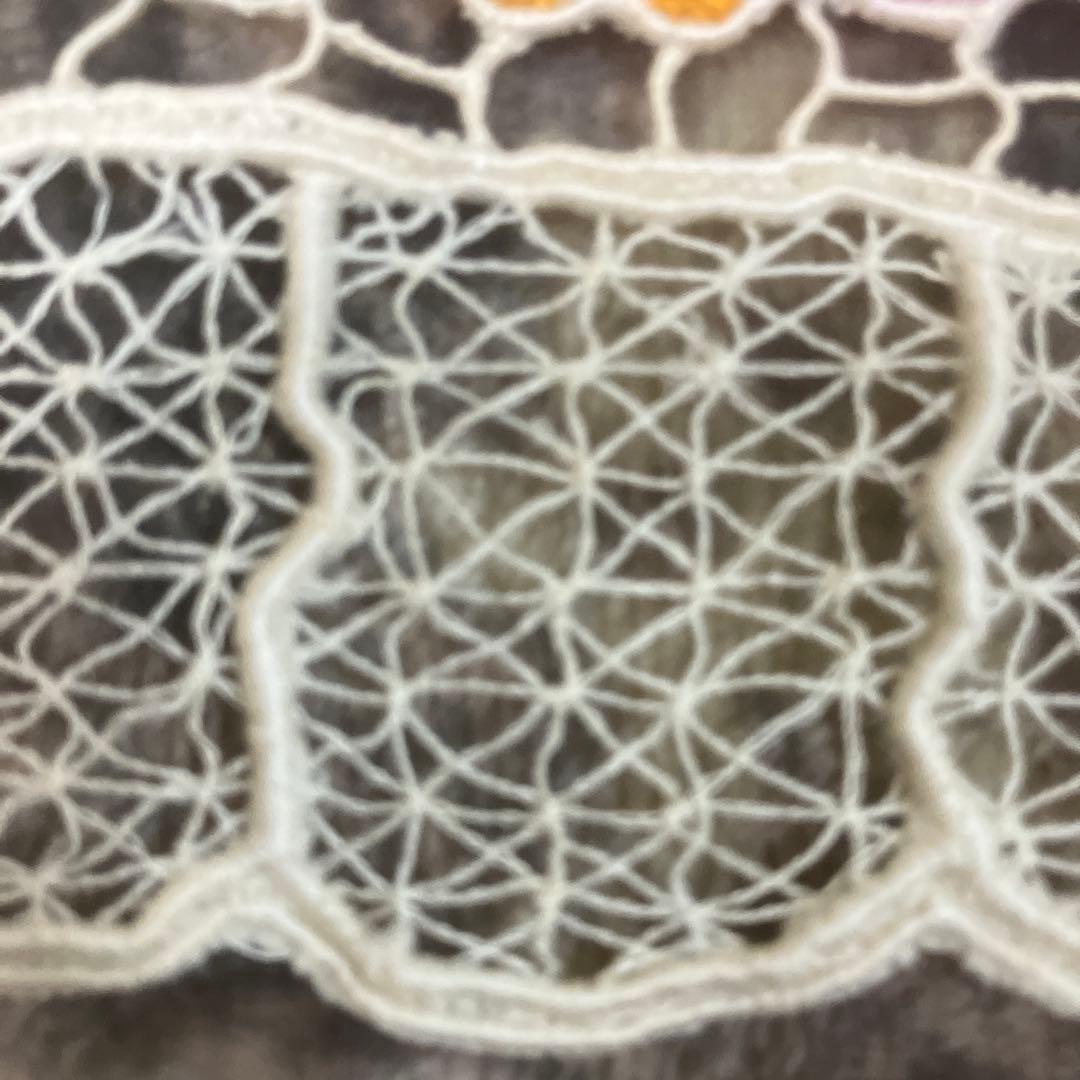 ハンガリーカロチャ刺繍が施されたテーブルランナー