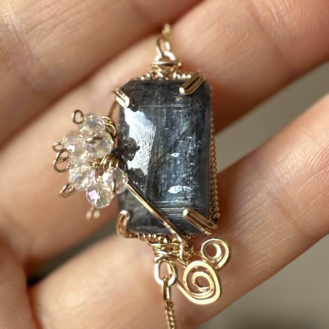 銀河のようなカイヤナイトキャッツアイの14kgfブレスレット