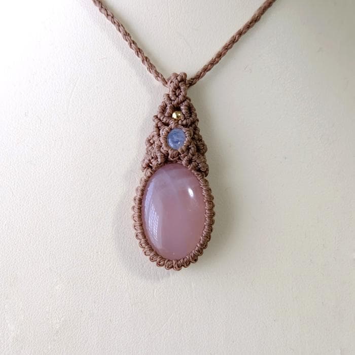 ローズクォーツ・ムーンストーン 6月誕生石 マクラメ編みペンダント 3842