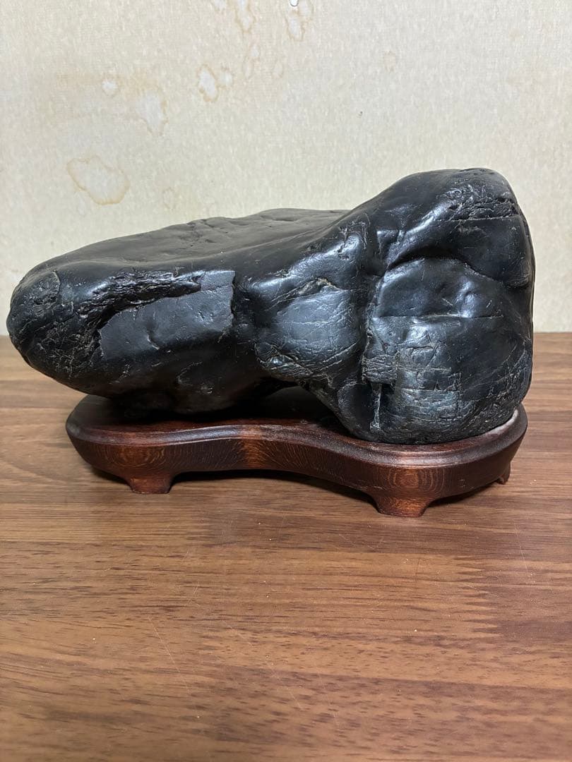 ひろやん　北海道神居古潭石Ｘ　木製台座付き　おまとめ割引。