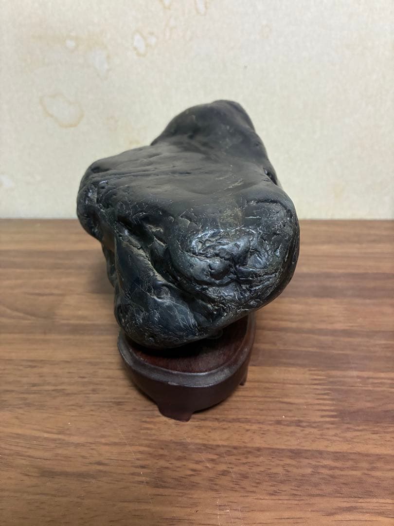 ひろやん　北海道神居古潭石Ｘ　木製台座付き　おまとめ割引。