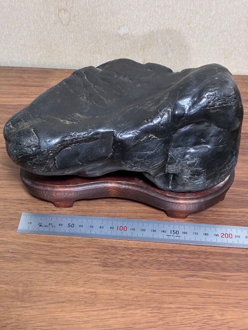ひろやん　北海道神居古潭石Ｘ　木製台座付き　おまとめ割引。