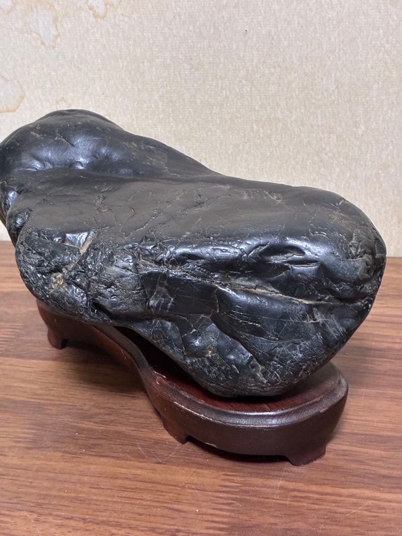 ひろやん　北海道神居古潭石Ｘ　木製台座付き　おまとめ割引。