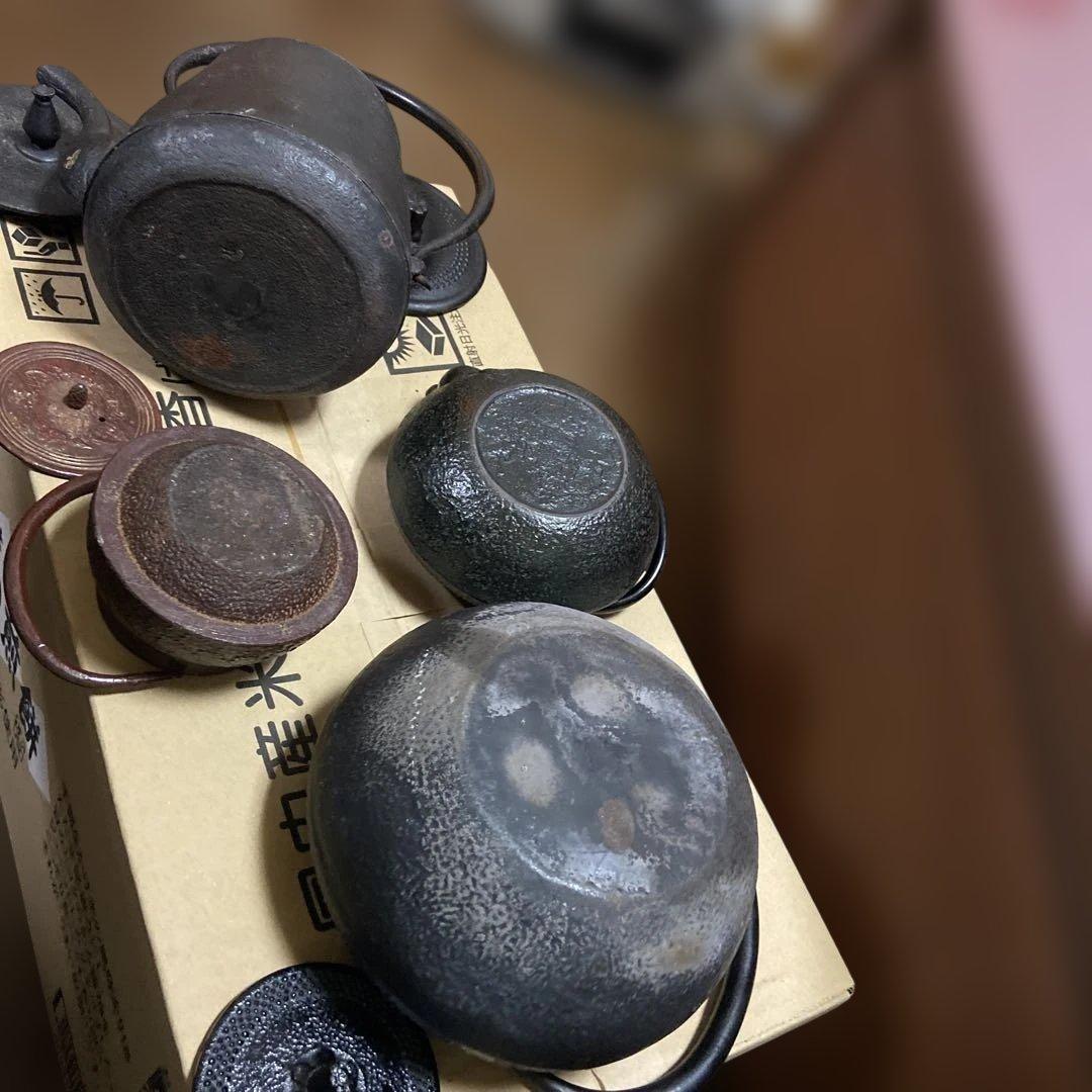 古風な金属製やかん