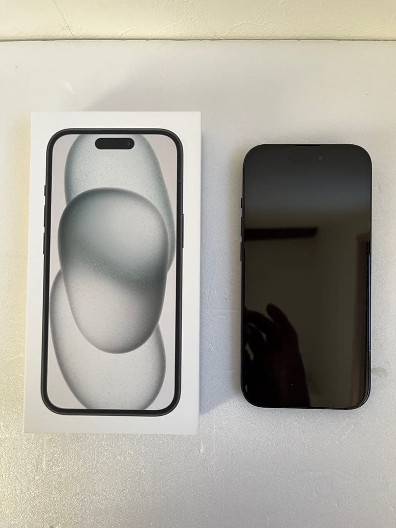 【超美品】アップルストア購入　iPhone15 ブラック　512GB
