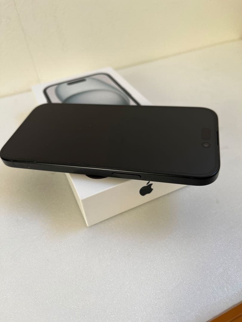 【超美品】アップルストア購入　iPhone15 ブラック　512GB