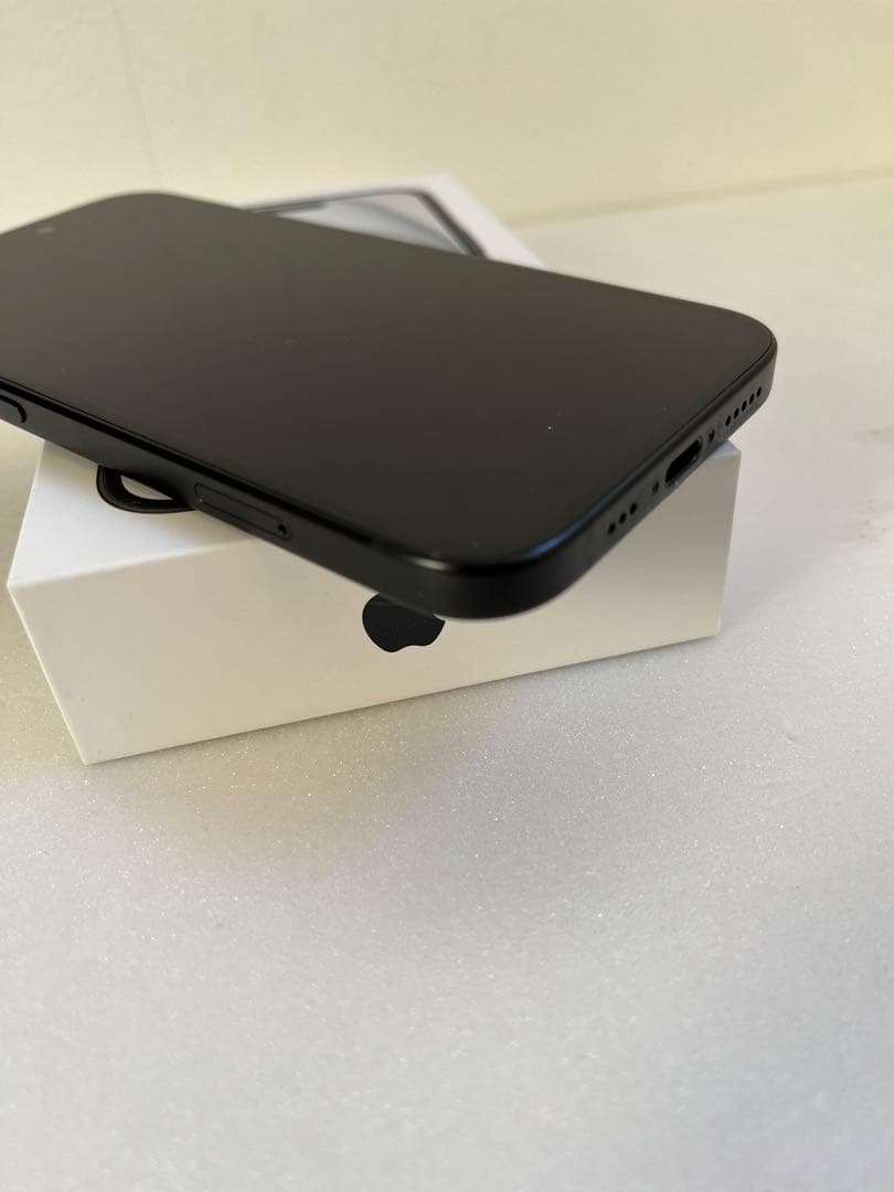 【超美品】アップルストア購入　iPhone15 ブラック　512GB