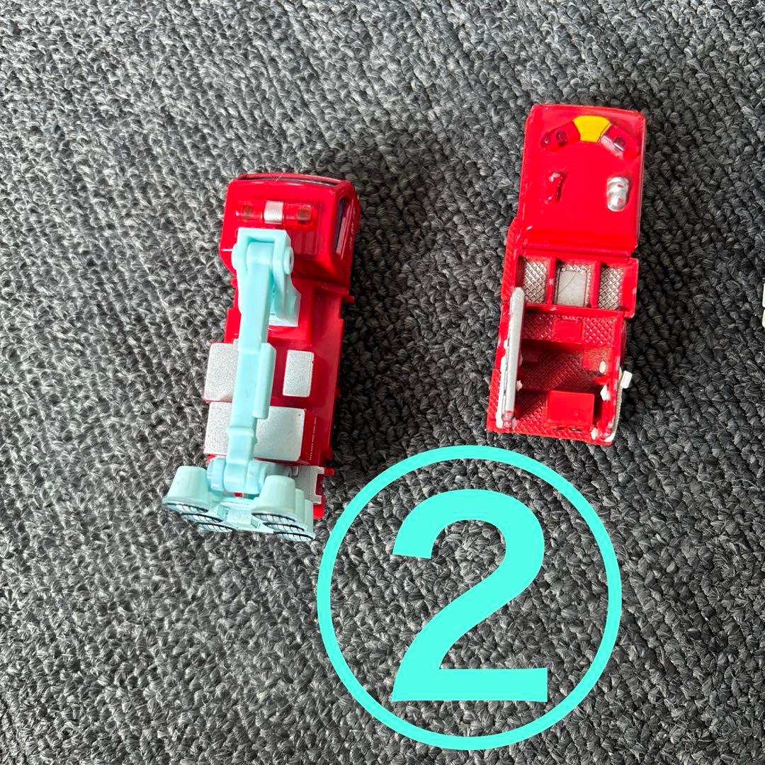 トミカ　ミニカーセット（消防車・警察・緊急車両など）25台セット① ②があります