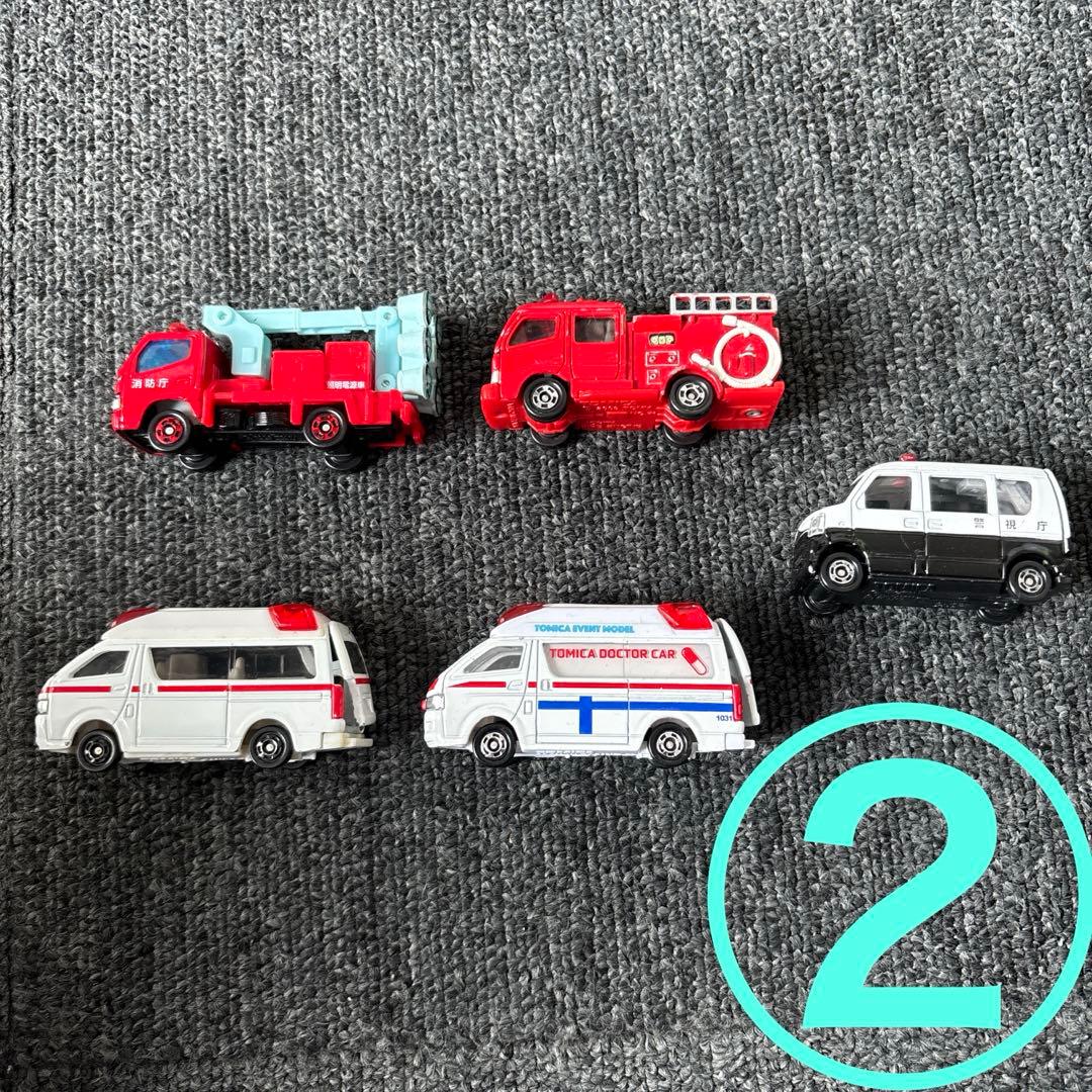 トミカ　ミニカーセット（消防車・警察・緊急車両など）25台セット① ②があります