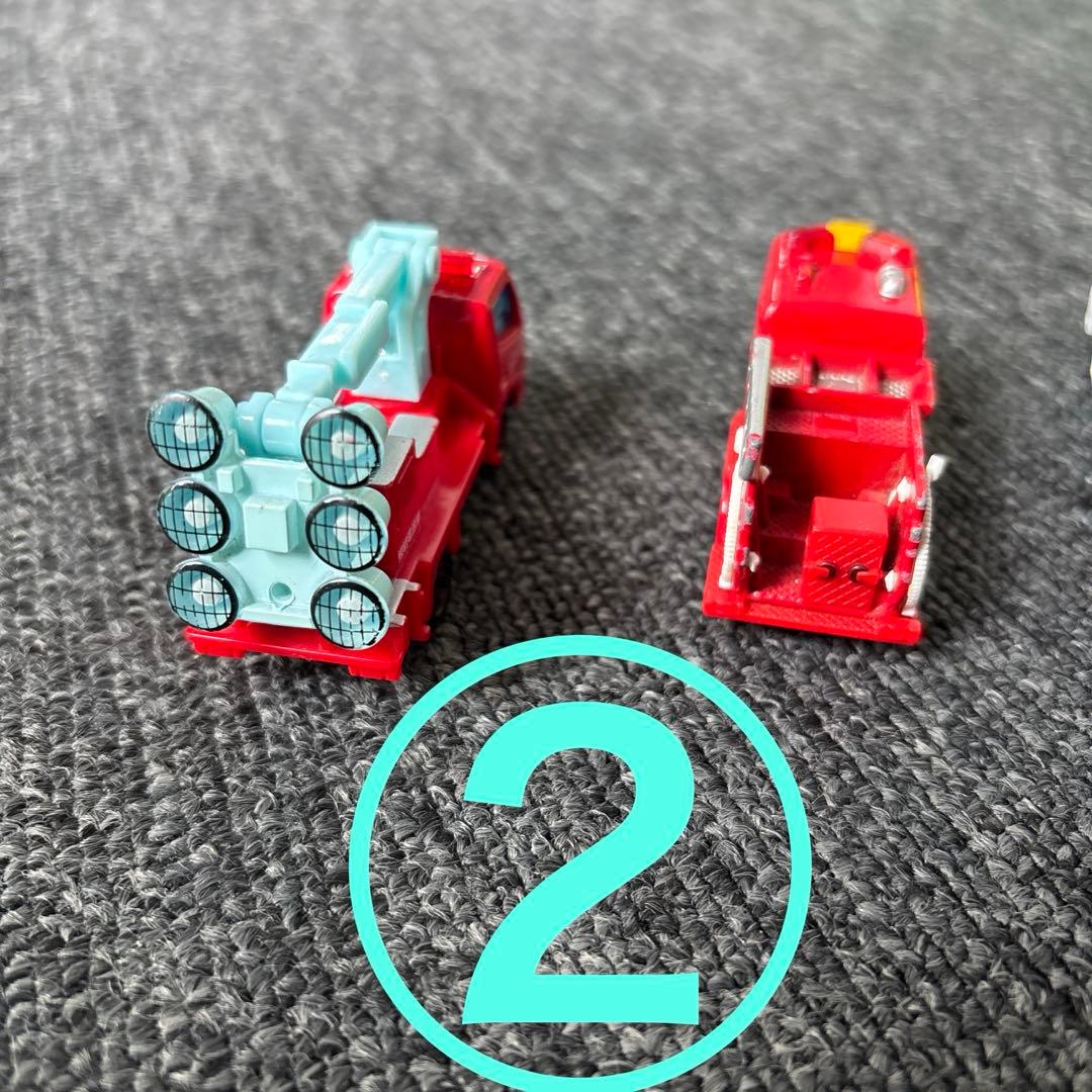 トミカ　ミニカーセット（消防車・警察・緊急車両など）25台セット① ②があります