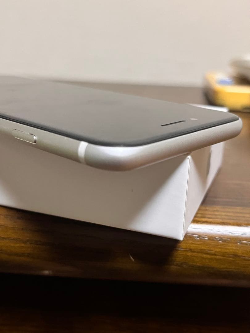 ［超美品］ iPhone SE2 64GB SIMフリー スターライト