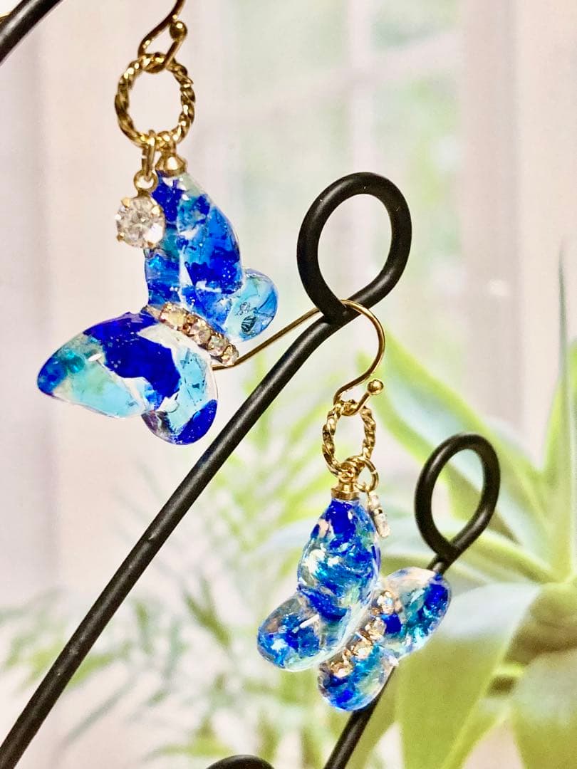 【N.499】ハンドメイドピアス/イヤリング　琉球ガラス　蝶　ジルコニア　レジン