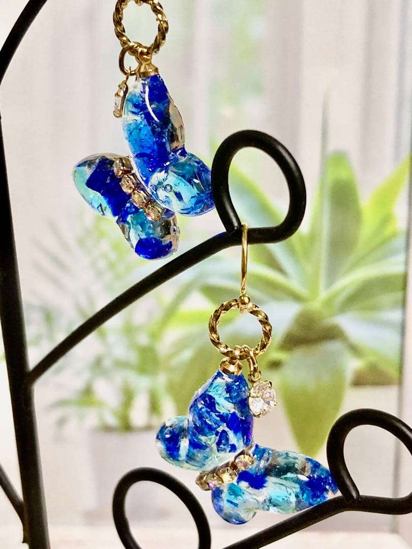 【N.499】ハンドメイドピアス/イヤリング　琉球ガラス　蝶　ジルコニア　レジン