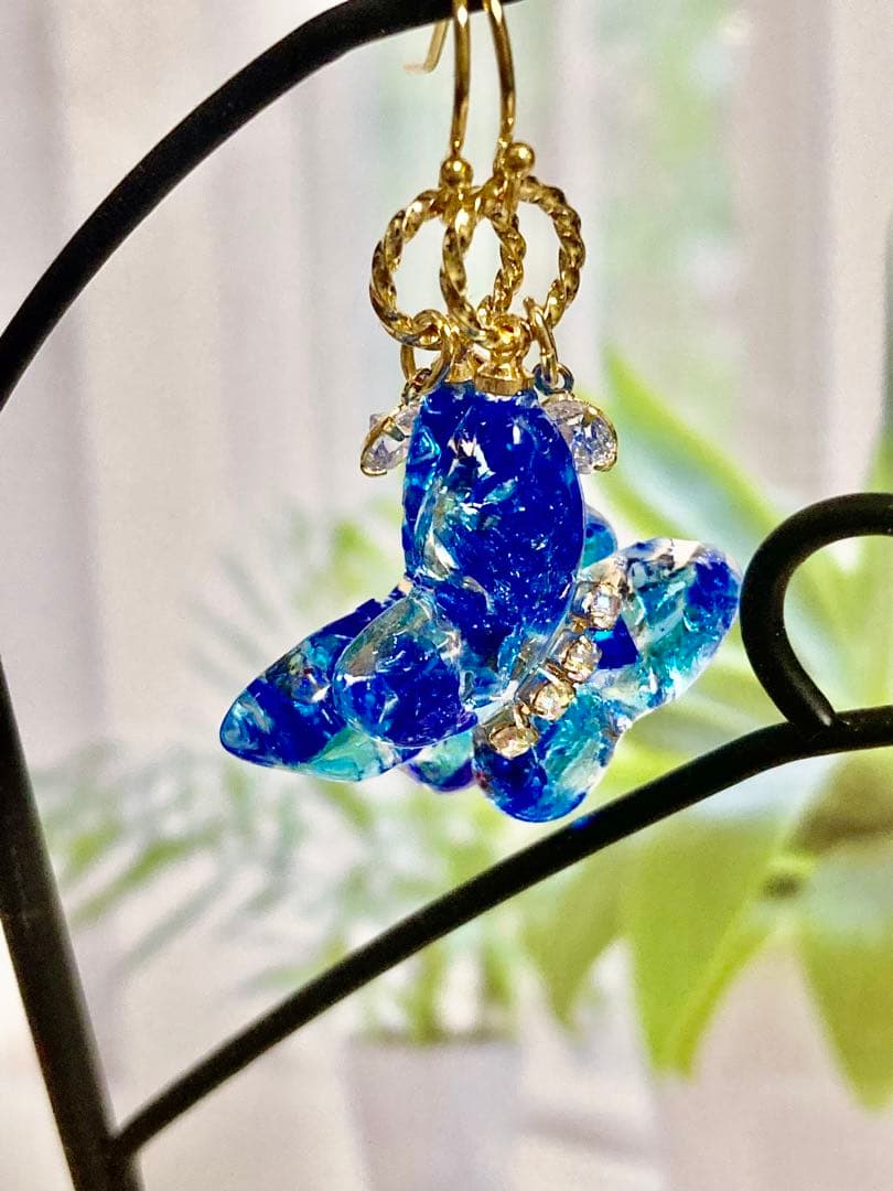 【N.499】ハンドメイドピアス/イヤリング　琉球ガラス　蝶　ジルコニア　レジン